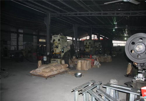 山东彩钢瓦角驰820中支架边支架的专业制造 润恒钢构厂的金属制品解析